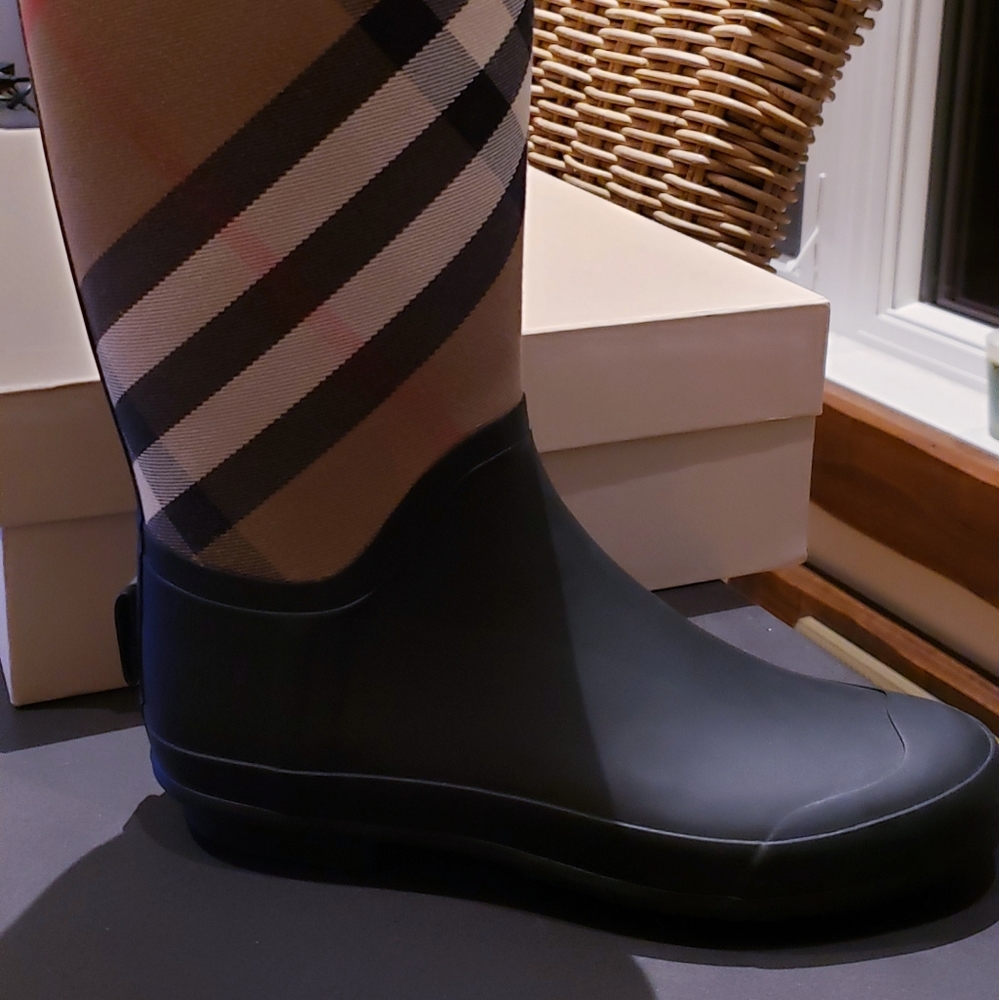 Burberry Clemence Rain Boots - New In Box!